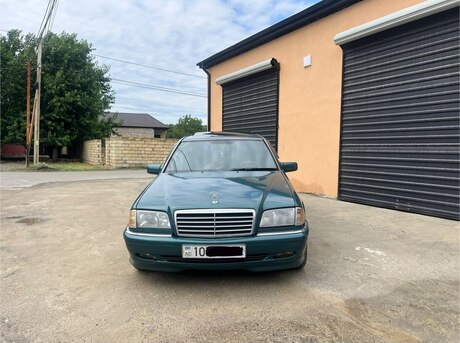 Mercedes C 200