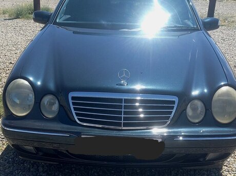 Mercedes E 200