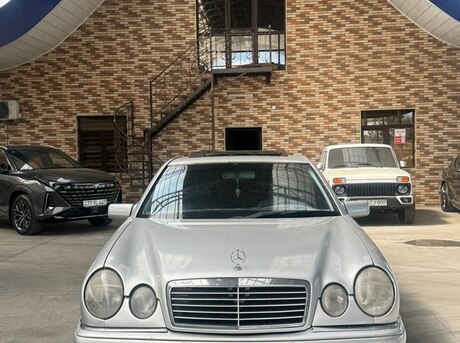Mercedes E 240