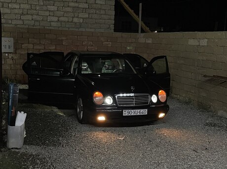 Mercedes E 230