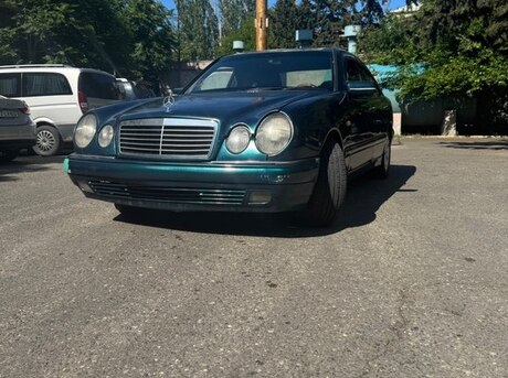 Mercedes E 200