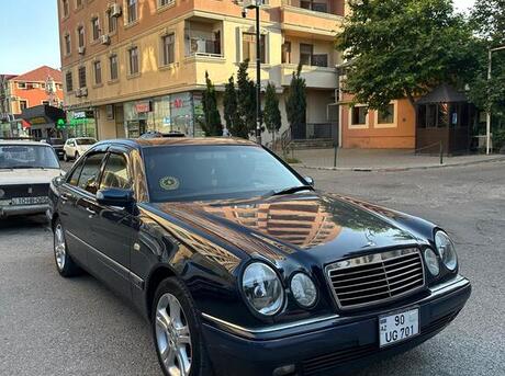 Mercedes E 240