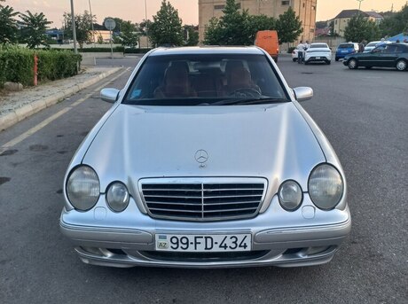 Mercedes E 240