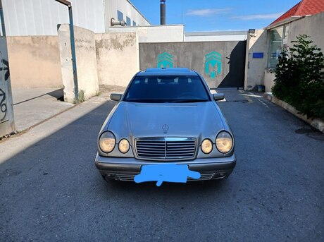 Mercedes E 230