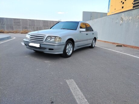Mercedes C 200