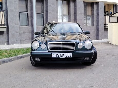 Mercedes E 230