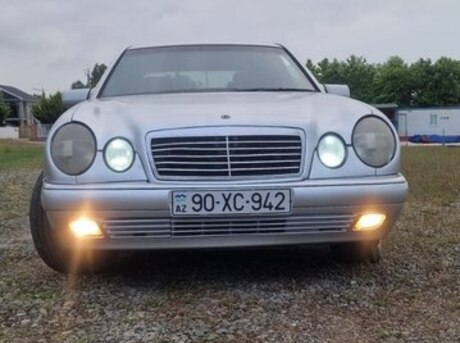 Mercedes E 230