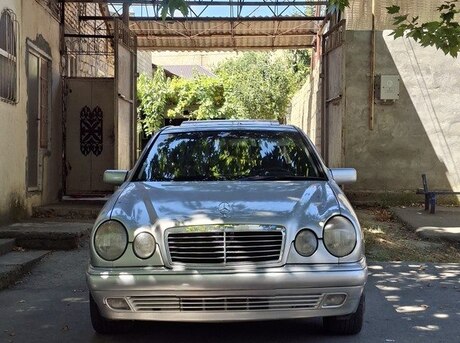 Mercedes E 240