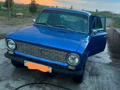 LADA (VAZ) 21011