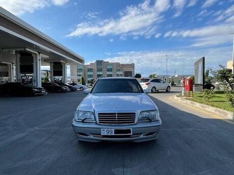Mercedes C 180