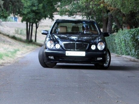 Mercedes E 240