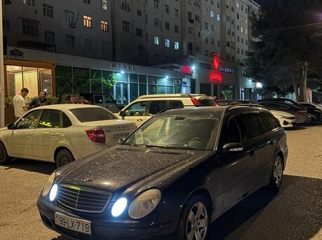 Mercedes E 220