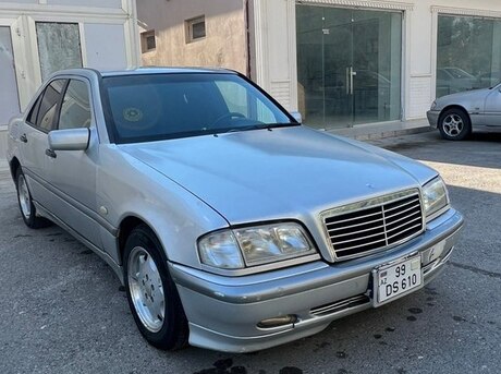 Mercedes C 200