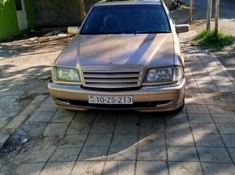 Mercedes C 200