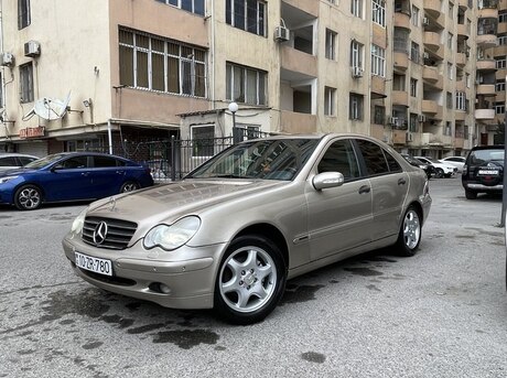Mercedes C 200
