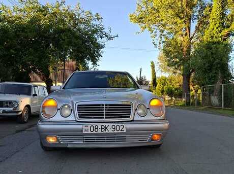 Mercedes E 230