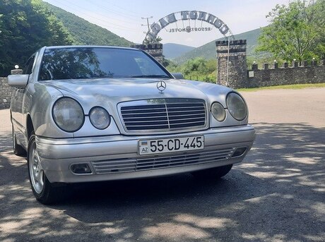Mercedes E 200