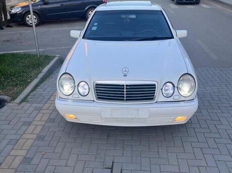 Mercedes E 240