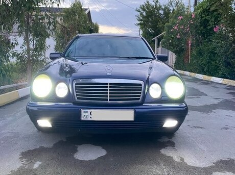 Mercedes E 240