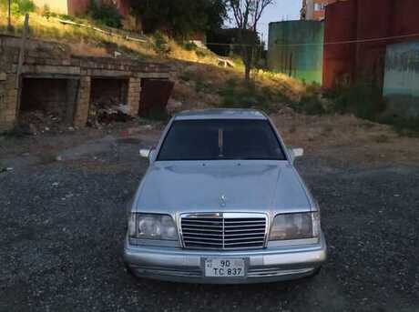 Mercedes 230 E