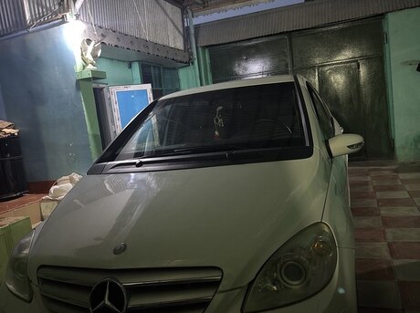 Mercedes B 200