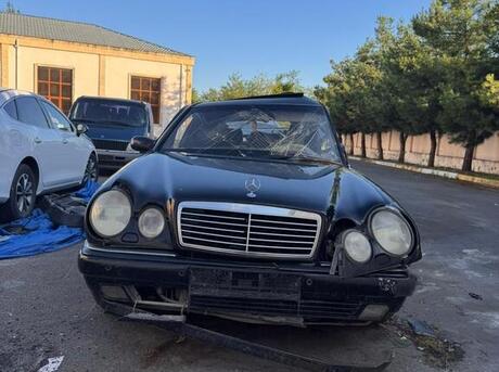 Mercedes E 230