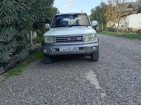 Mitsubishi Pajero io