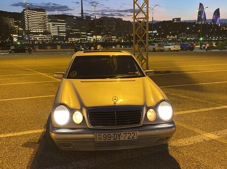Mercedes E 230