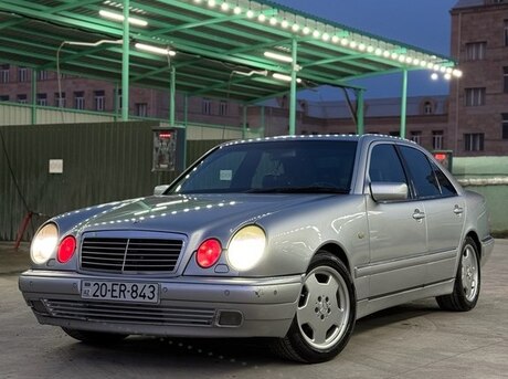 Mercedes E 240