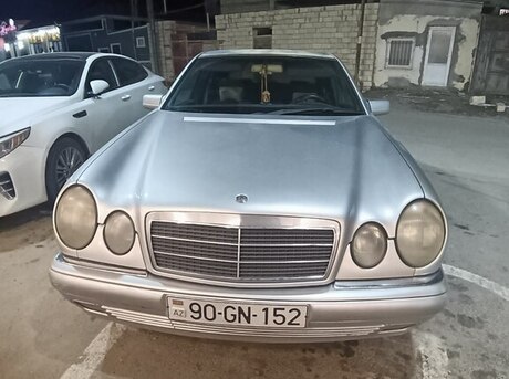 Mercedes E 200