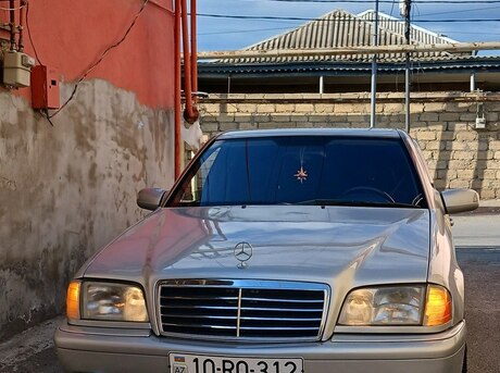 Mercedes C 180