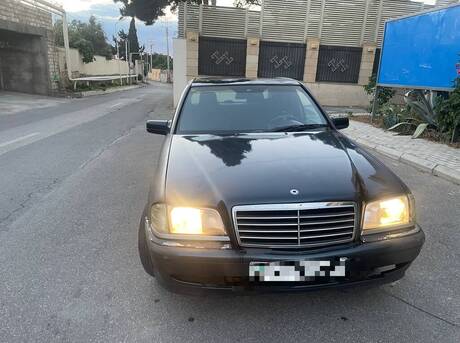 Mercedes C 200