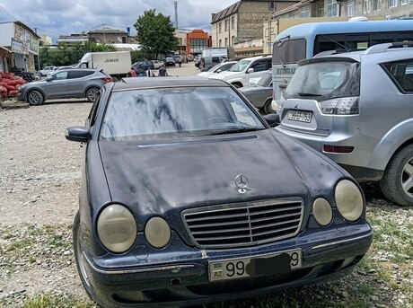 Mercedes E 240