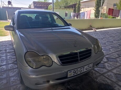 Mercedes C 200