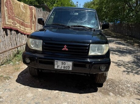 Mitsubishi Pajero io