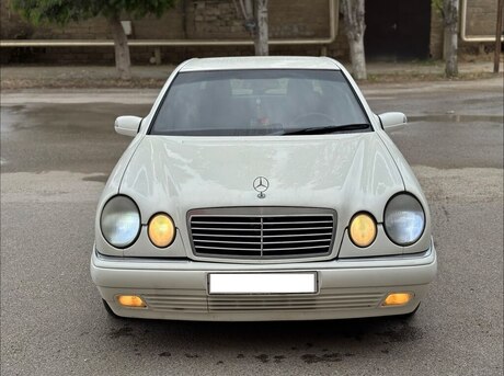 Mercedes E 230