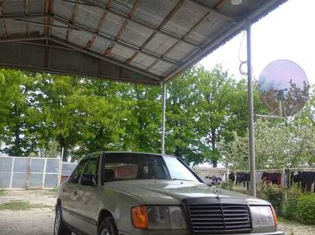 Mercedes 230 E