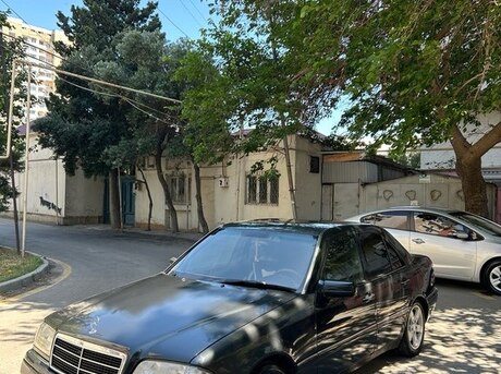 Mercedes C 180