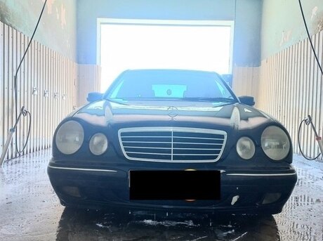 Mercedes E 220