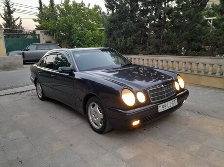 Mercedes E 220