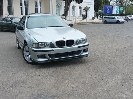 BMW 523