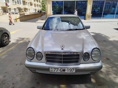 Mercedes E 230