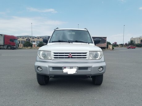Mitsubishi Pajero io