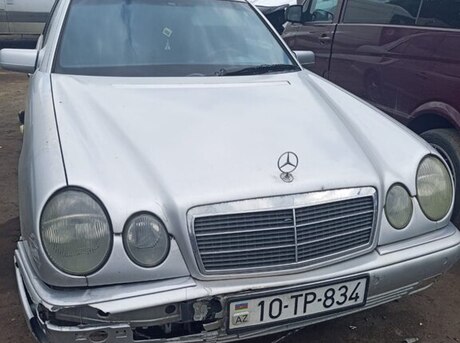Mercedes E 220
