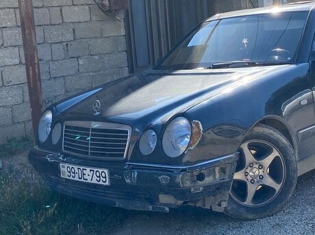 Mercedes E 230
