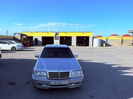 Mercedes C 200