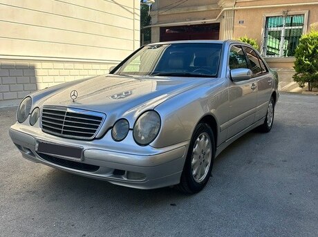 Mercedes E 220
