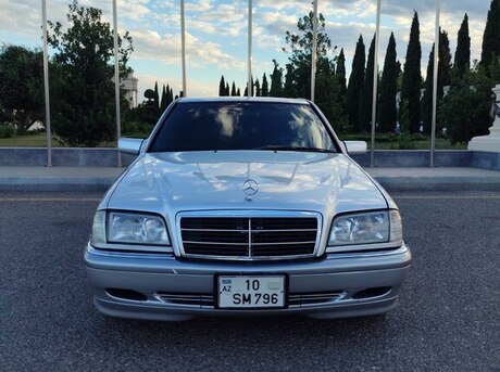 Mercedes C 180