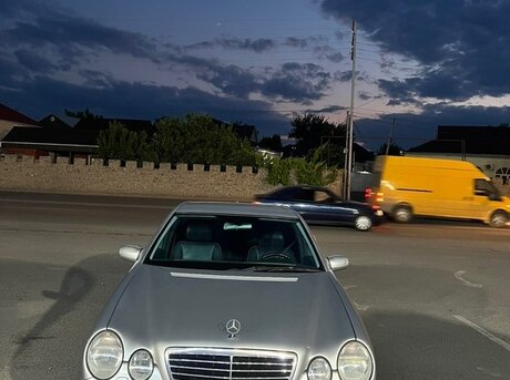 Mercedes E 270