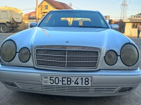 Mercedes E 240